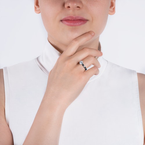 Pierścionek zaręczynowy SAVICKI: czarne złoto, diament